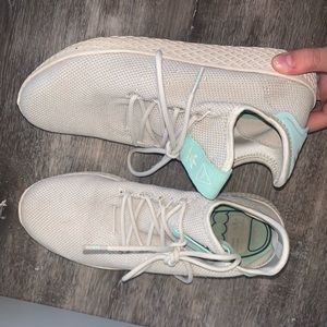 Adidas pharrel Williams